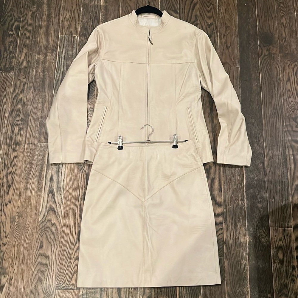 STUNNING! NWT “Sea Dream Leather” Cream Leather Jacket and Skirt Set! Size M 7/8